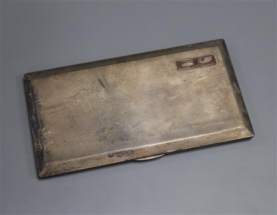 A George V engine turned silver cigarette case, Birmingham, 1922, gross 10 oz.